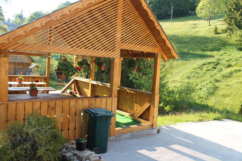 Arnica Montana Hotell Arieşeni Exteriör bild